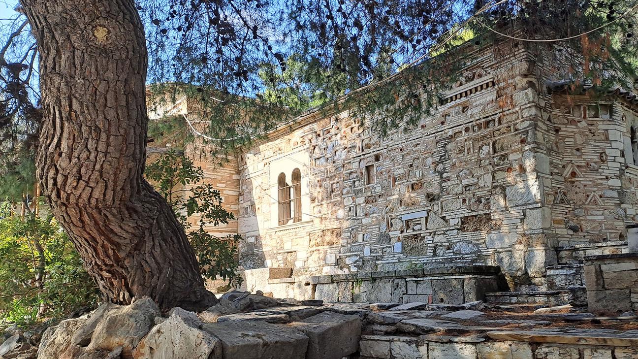 The church of Agios Dimitrios Loubardiaris