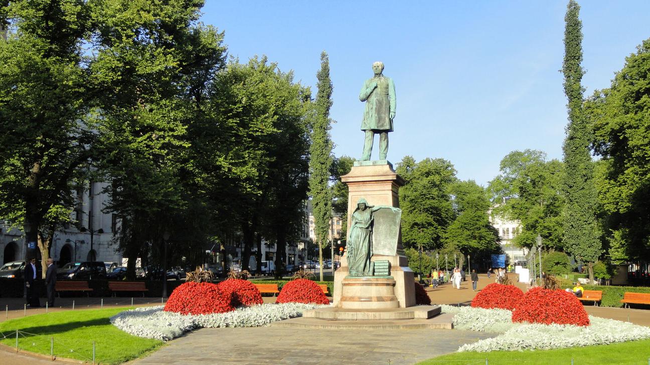 Statue of Johan Ludvig Runeberg 
