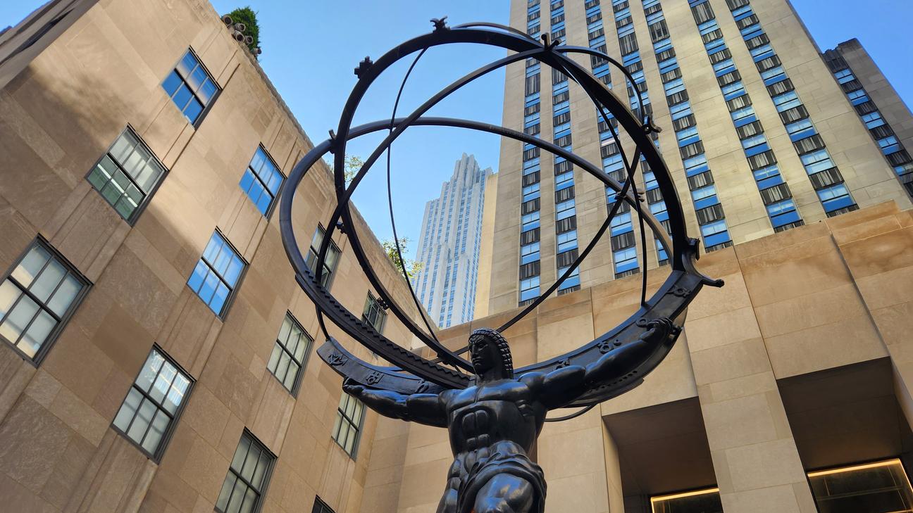 Rockefeller Center – a City Within a City