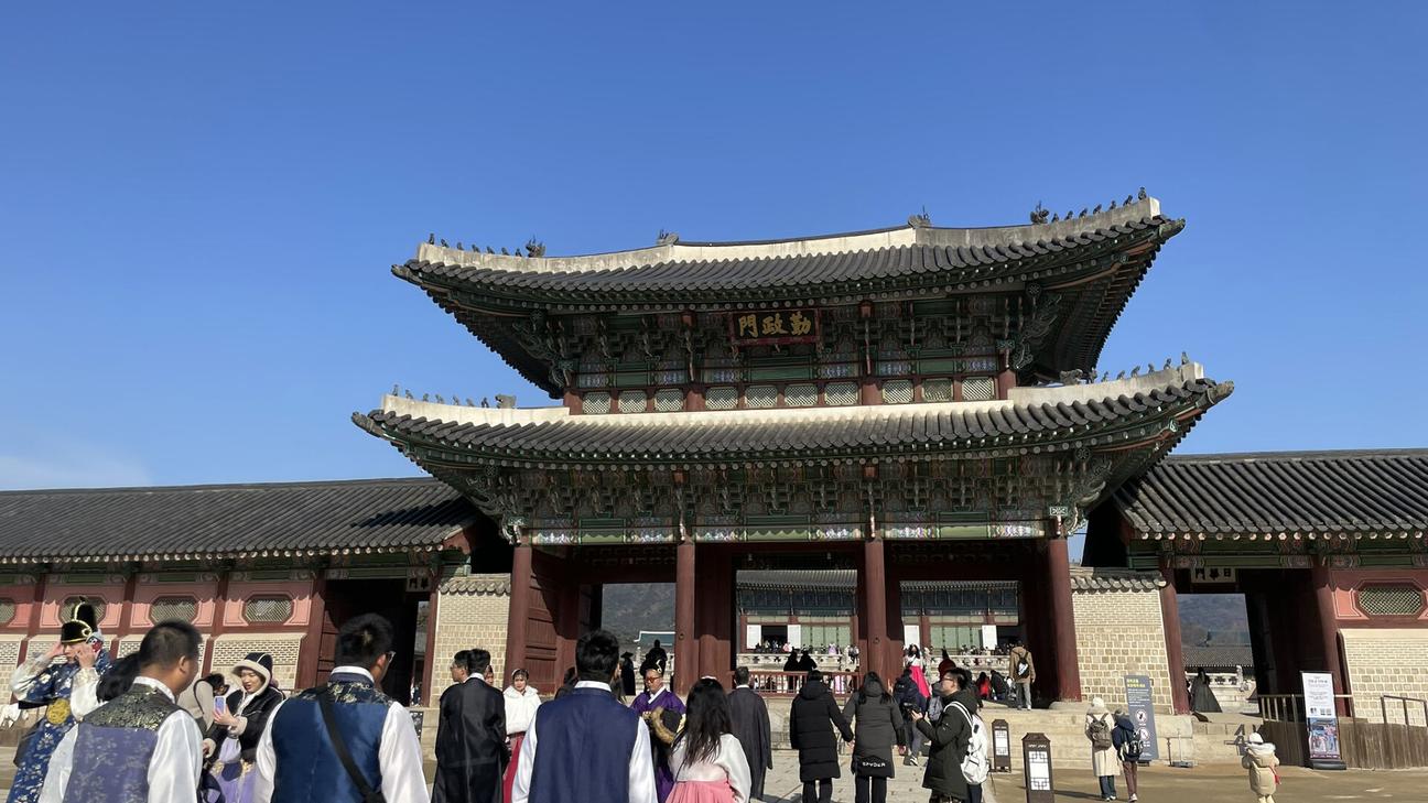 Gyeongbokgung palace (entrance)