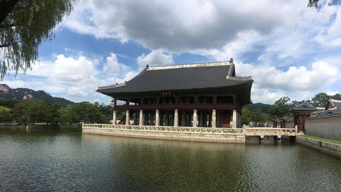 Gyeonghoeru pavillion (front)