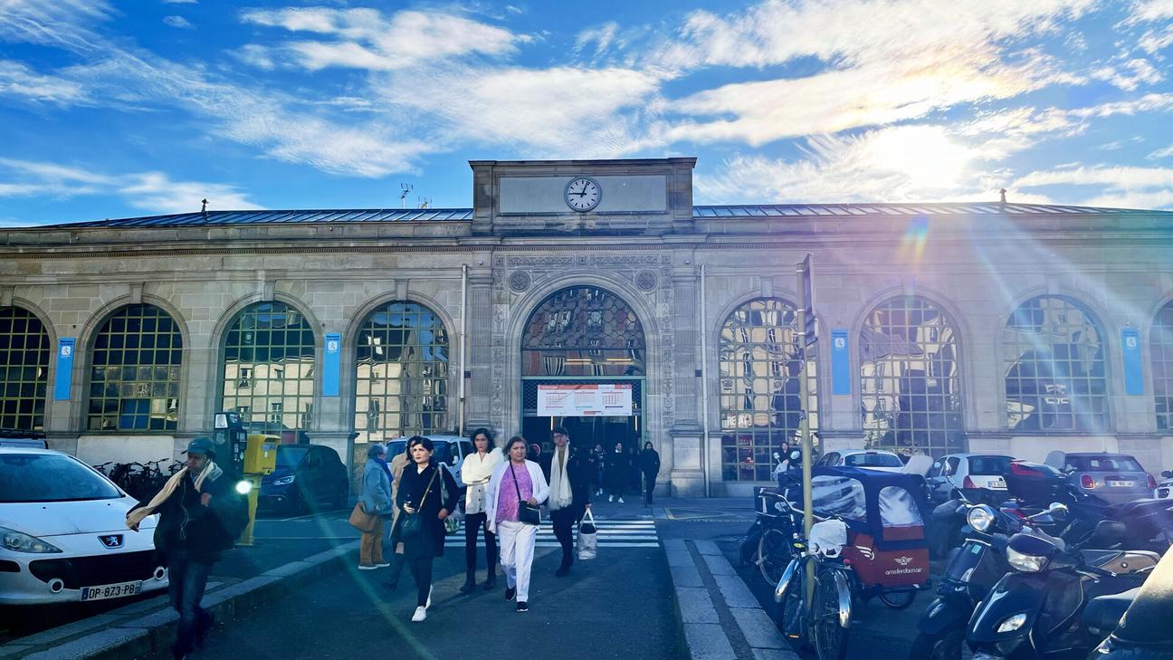 The station Versailles Rive Droite