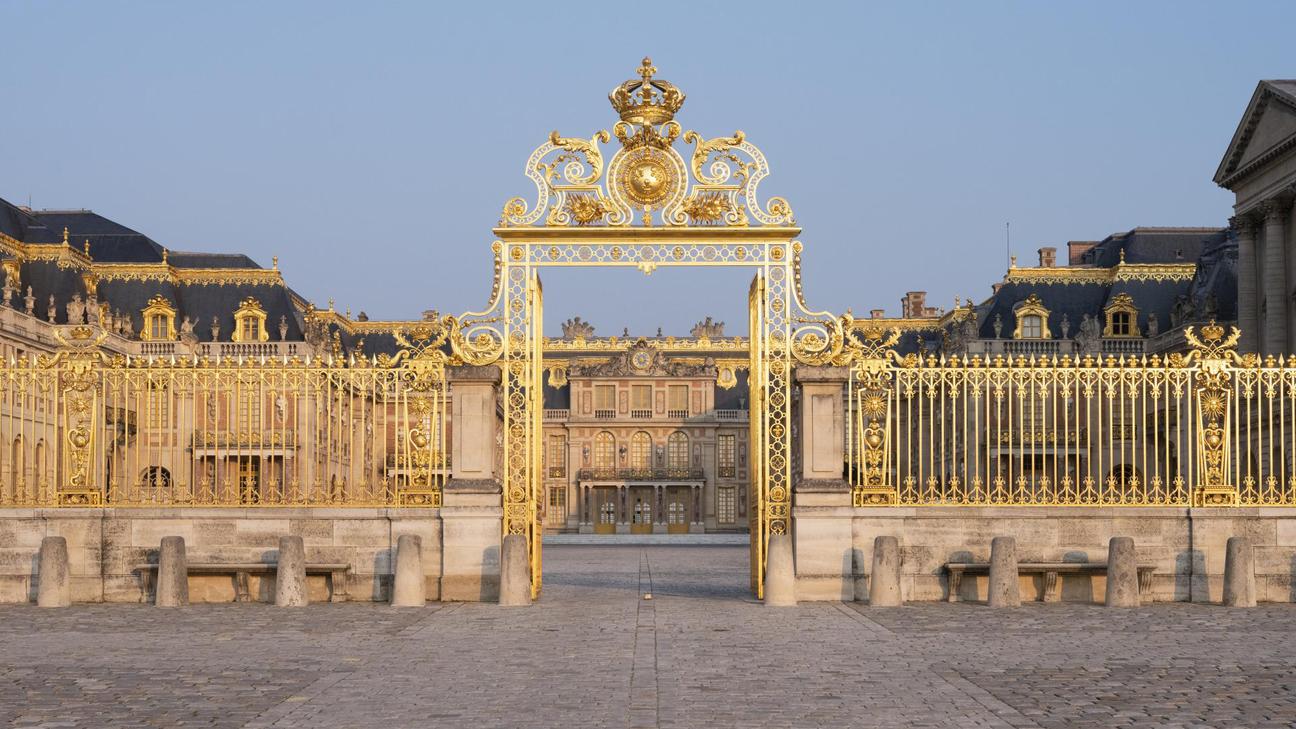 The Palace entrance