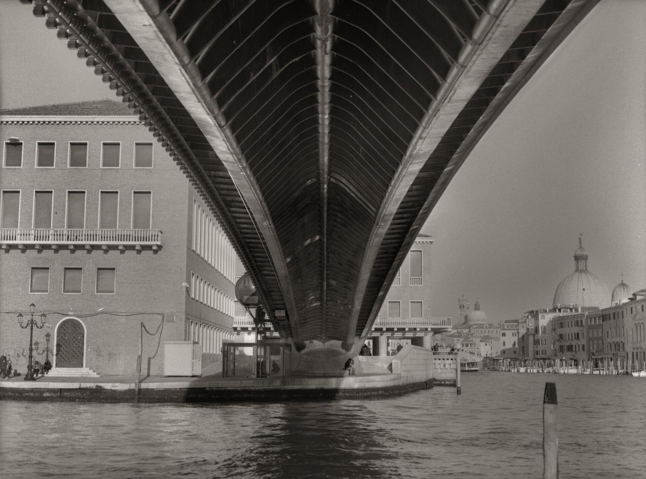 A photo of Constitution Bridge