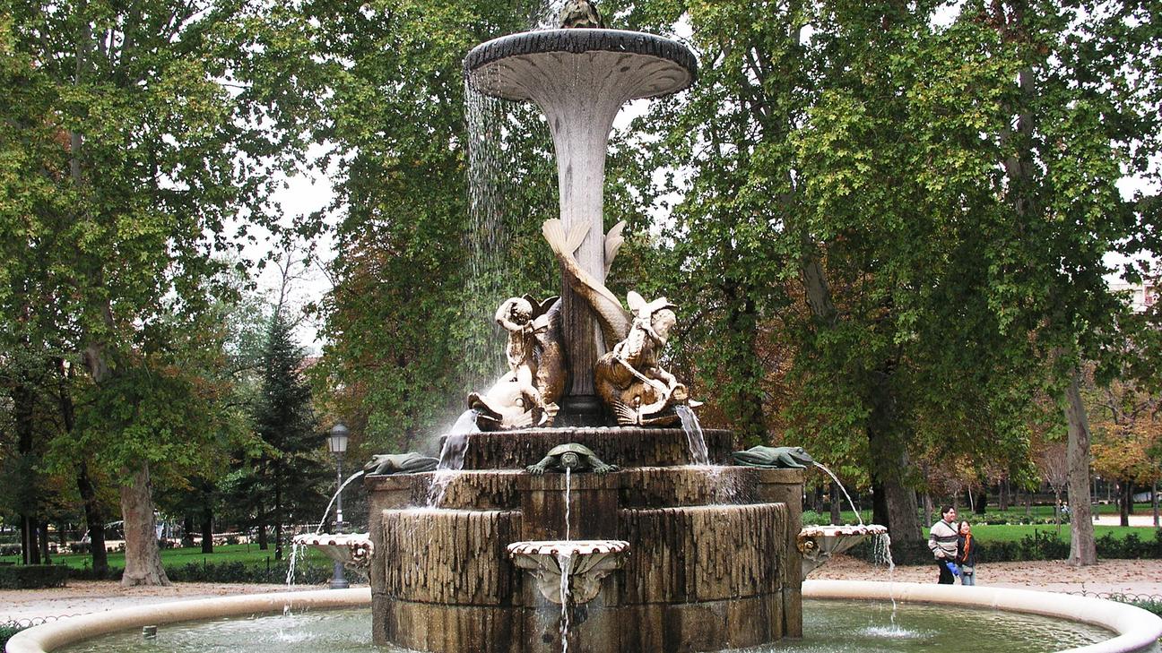 A photo of Isabella II Fountain
