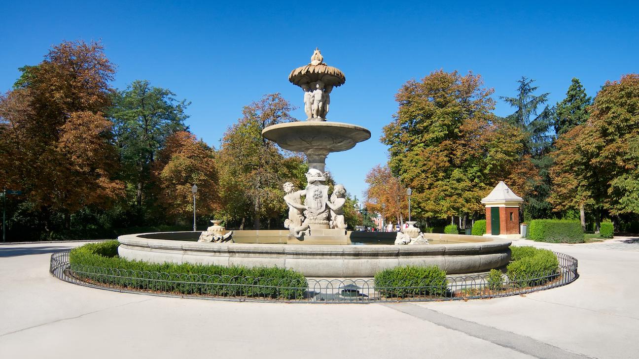 A photo of Artichoke fountain