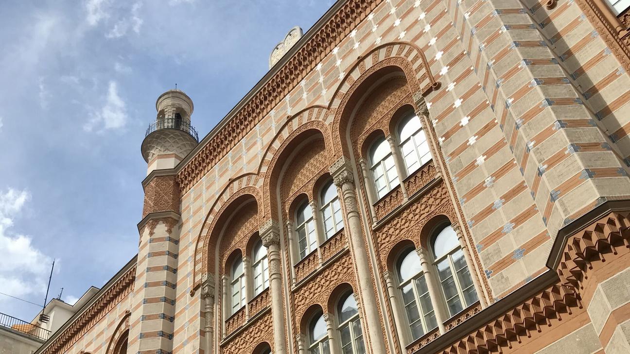 A photo of The Rumbach Street synagogue